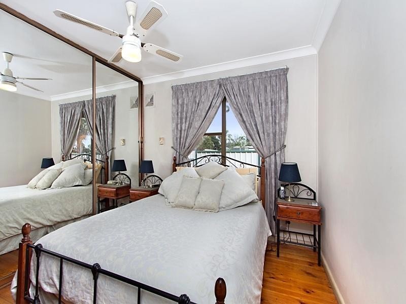 22 Halmahera Crescent, Lethbridge Park NSW 2770