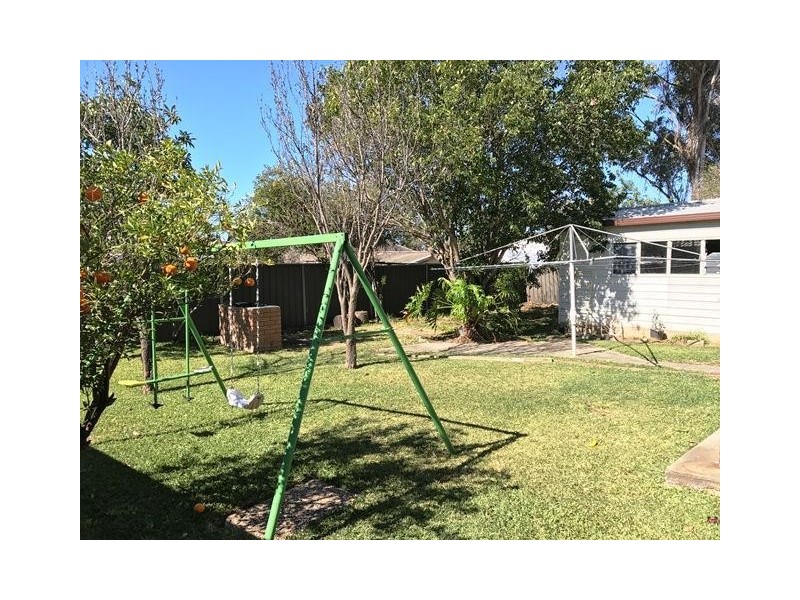 27 BUNSEN Avenue, Emerton NSW 2770