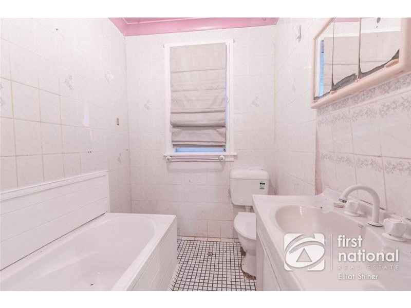 11 Mariana Crescent, Lethbridge Park NSW 2770