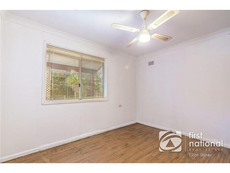 11 Mariana Crescent, Lethbridge Park NSW 2770