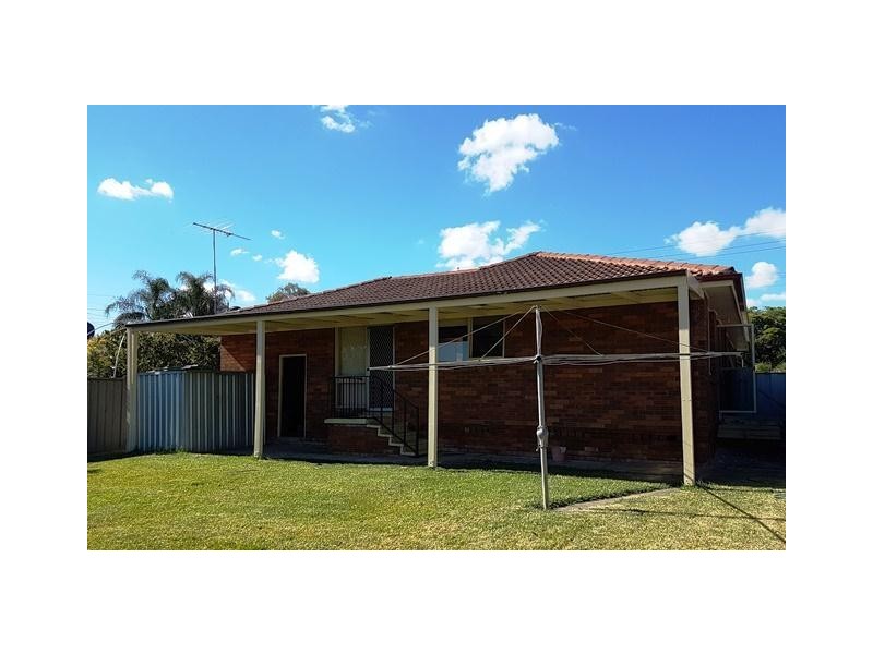 8 Stuart Road, Dharruk NSW 2770