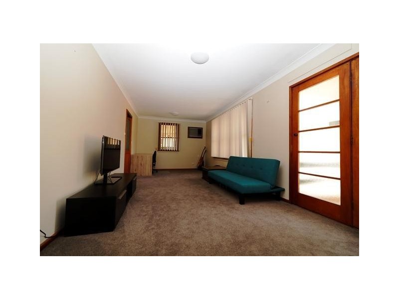 33 Tasman Avenue, Lethbridge Park NSW 2770