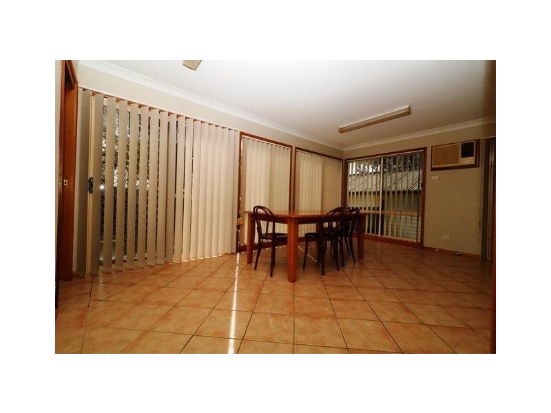 33 Tasman Avenue, Lethbridge Park NSW 2770