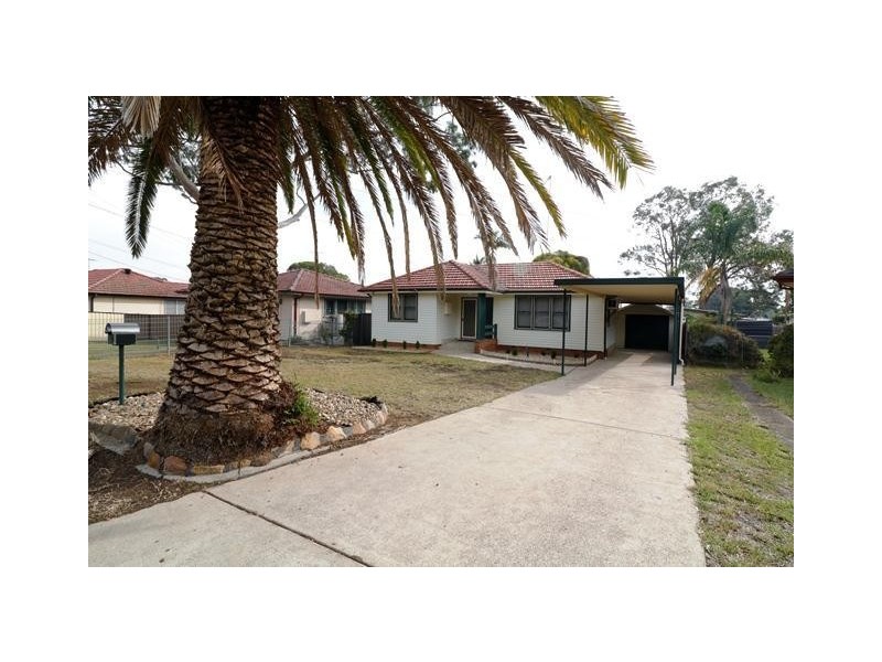 33 Tasman Avenue, Lethbridge Park NSW 2770