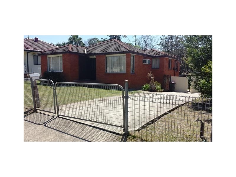 5 EDWIN Place, Colyton NSW 2760