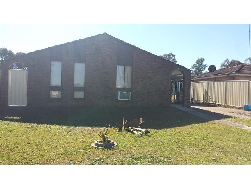 43 MADISON Circuit, St Clair NSW 2759