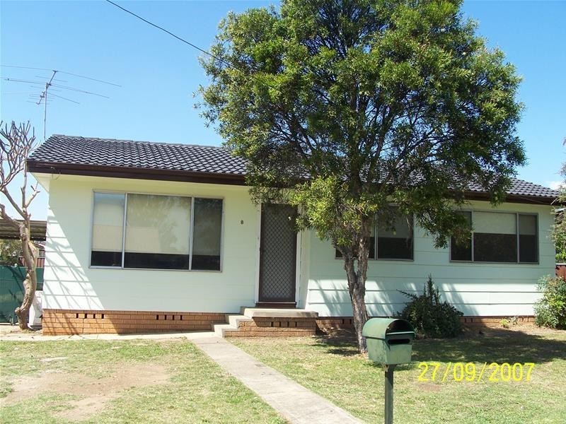 8 MELVILLE Road, St Clair NSW 2759