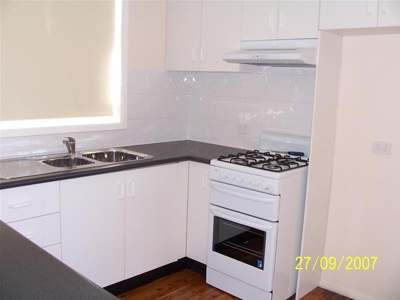 8 MELVILLE Road, St Clair NSW 2759