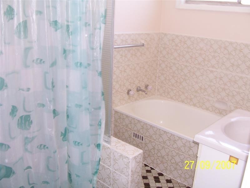 8 MELVILLE Road, St Clair NSW 2759