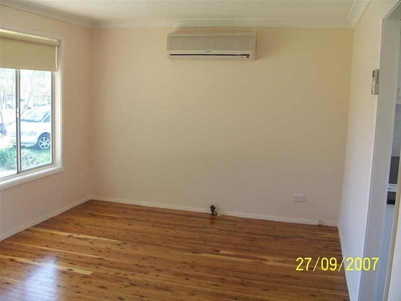 8 MELVILLE Road, St Clair NSW 2759