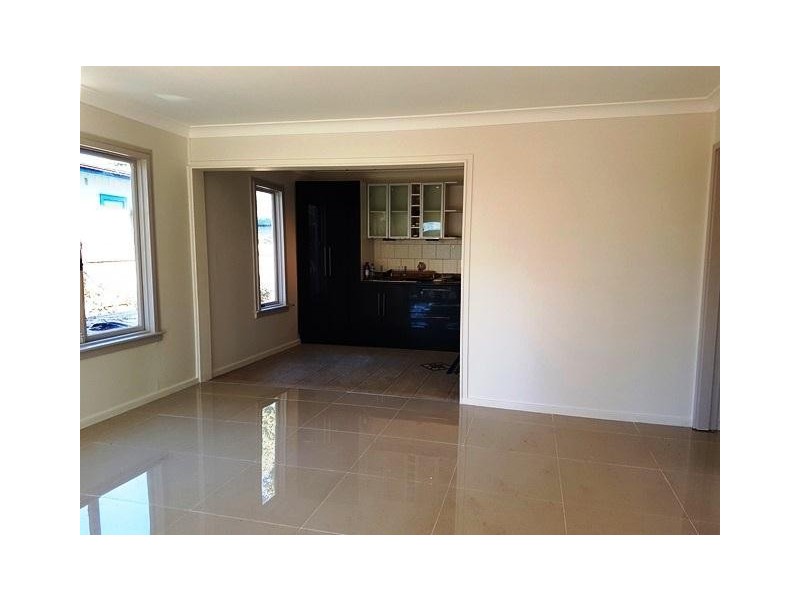 4 Tangaloa Crescent, Lethbridge Park NSW 2770