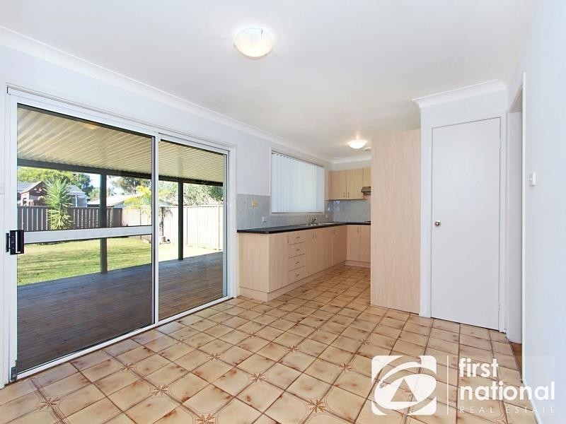 8 Shadlow Crescent, St Clair NSW 2759
