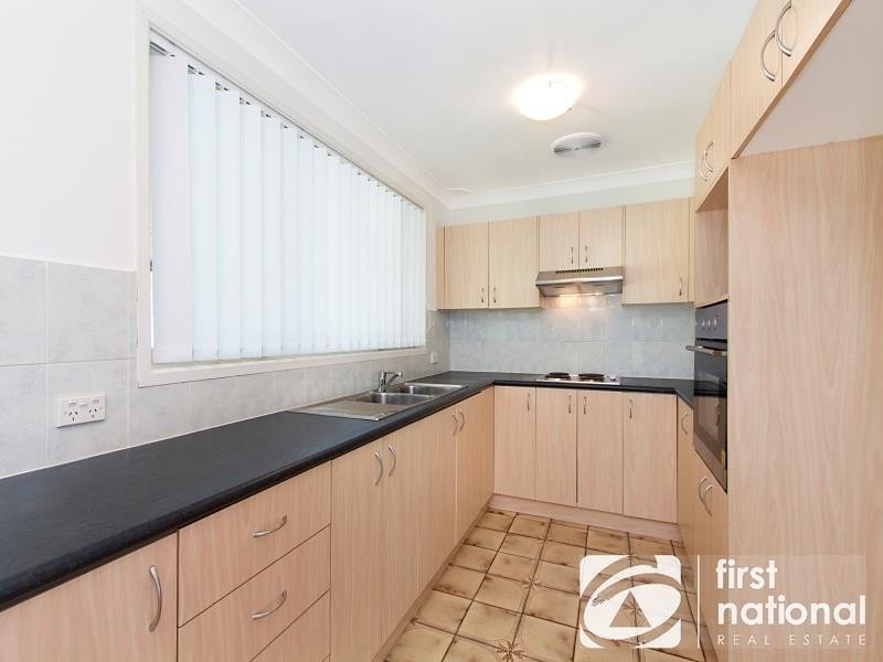 8 Shadlow Crescent, St Clair NSW 2759