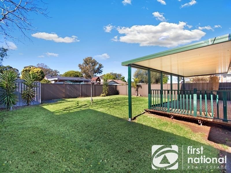 8 Shadlow Crescent, St Clair NSW 2759