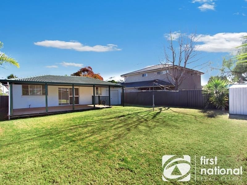 8 Shadlow Crescent, St Clair NSW 2759