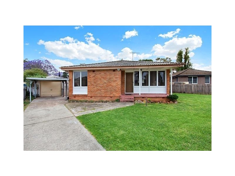 22 Lang Crescent, Blackett NSW 2770