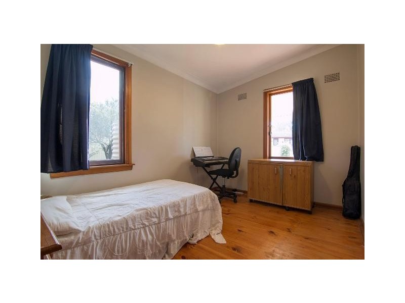 5 MINDORO Place, Lethbridge Park NSW 2770