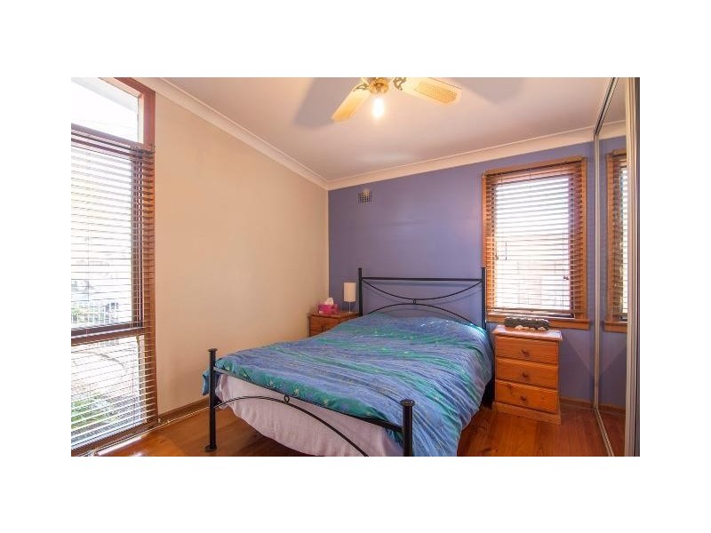 5 MINDORO Place, Lethbridge Park NSW 2770