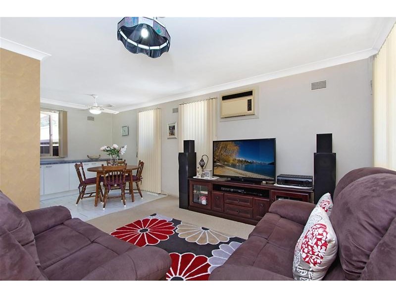 10 Manila Road, Lethbridge Park NSW 2770