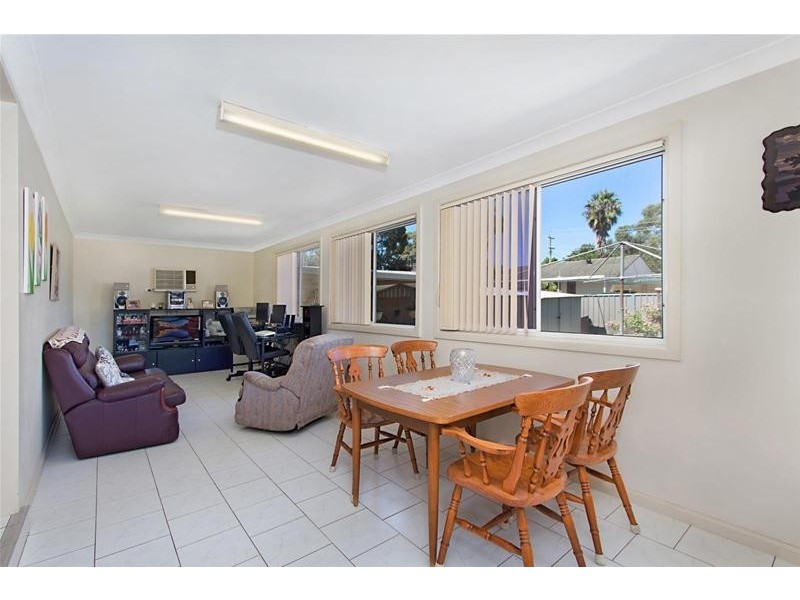 10 Manila Road, Lethbridge Park NSW 2770