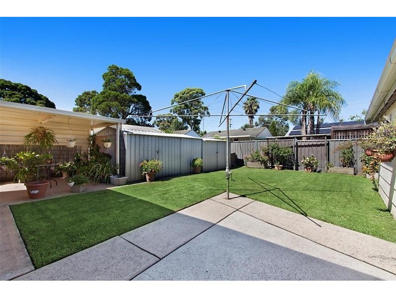 10 Manila Road, Lethbridge Park NSW 2770