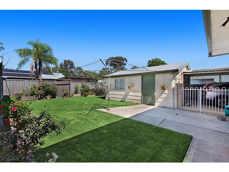 10 Manila Road, Lethbridge Park NSW 2770