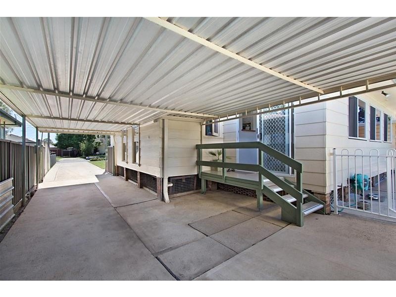 10 Manila Road, Lethbridge Park NSW 2770