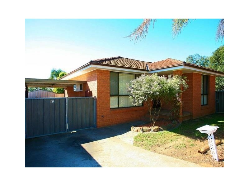 17 BELLINI Place, St Clair NSW 2759