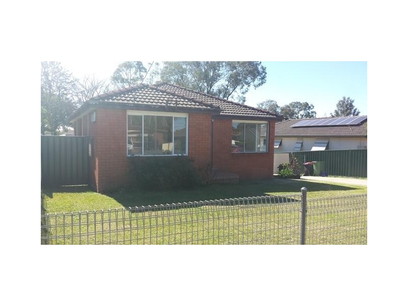 5 EDWIN Place, Colyton NSW 2760