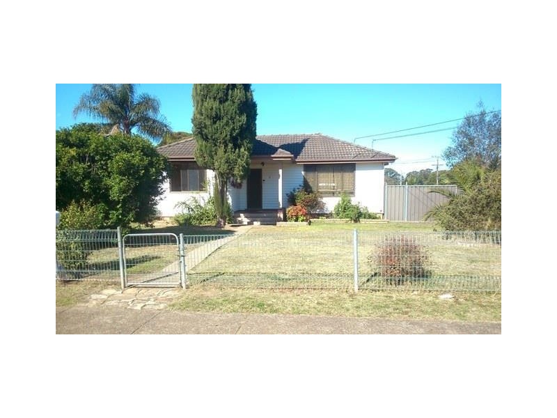 7 LUCENA Crescent, Lethbridge Park NSW 2770