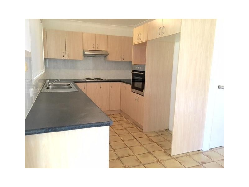 8 SHADLOW Crescent, St Clair NSW 2759