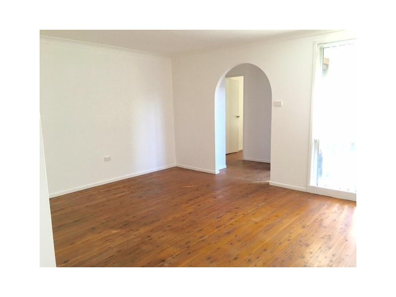 8 SHADLOW Crescent, St Clair NSW 2759