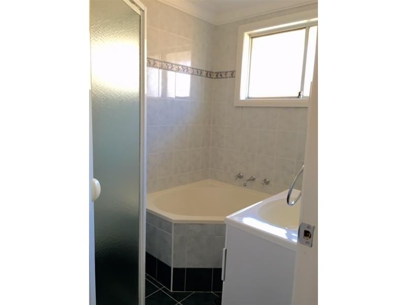 8 SHADLOW Crescent, St Clair NSW 2759