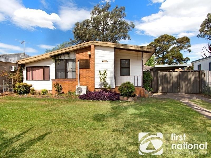 33 Forrester Road, Lethbridge Park NSW 2770