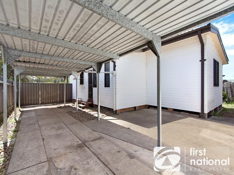 33 Forrester Road, Lethbridge Park NSW 2770