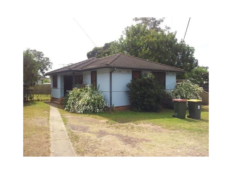 6 Awatea Place, Lethbridge Park NSW 2770