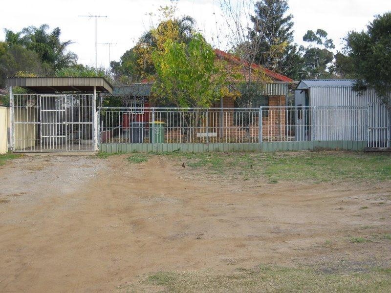 8 Brisbane Street, Oxley Park NSW 2760