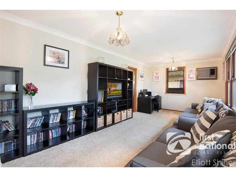 33 Tasman Avenue, Lethbridge Park NSW 2770