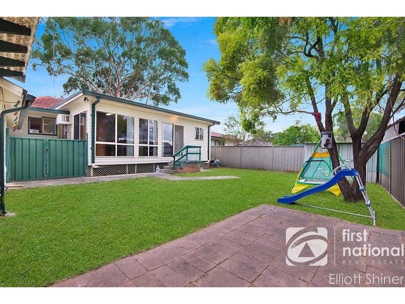 33 Tasman Avenue, Lethbridge Park NSW 2770