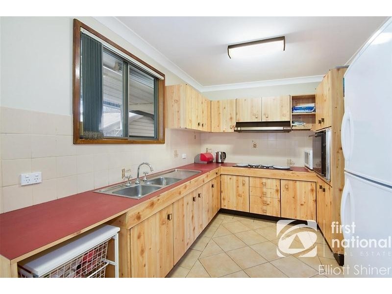 33 Tasman Avenue, Lethbridge Park NSW 2770