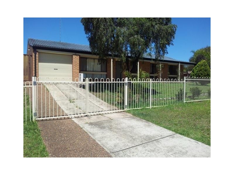 20 AVON Place, St Clair NSW 2759