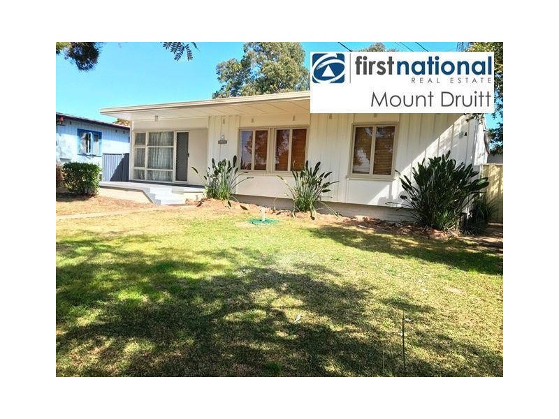 4 Tangaloa Crescent, Lethbridge Park NSW 2770