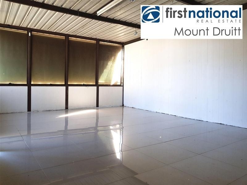 4 Tangaloa Crescent, Lethbridge Park NSW 2770