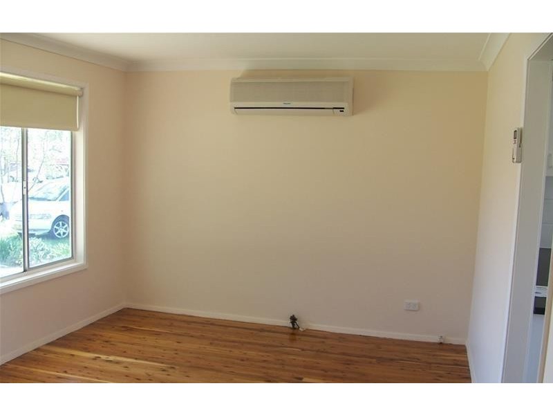 8 Melville Road, St Clair NSW 2759