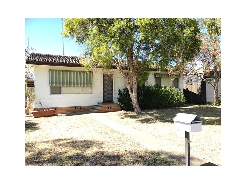 8 Melville Road, St Clair NSW 2759