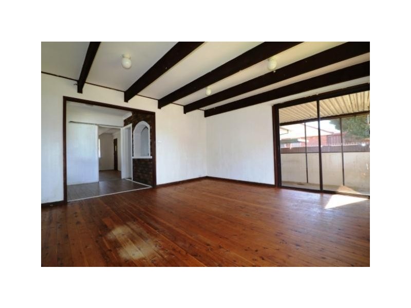 9 Lingayen Street, Lethbridge Park NSW 2770