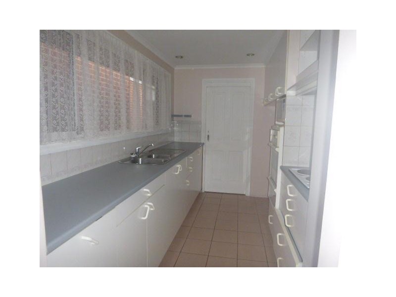 1/ 1 Greaves  Court, Pakenham VIC 3810