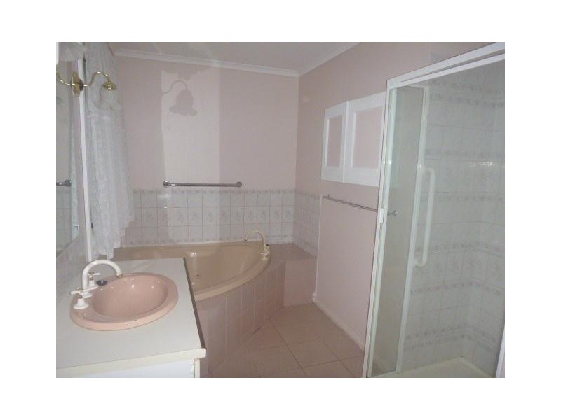 1/ 1 Greaves  Court, Pakenham VIC 3810