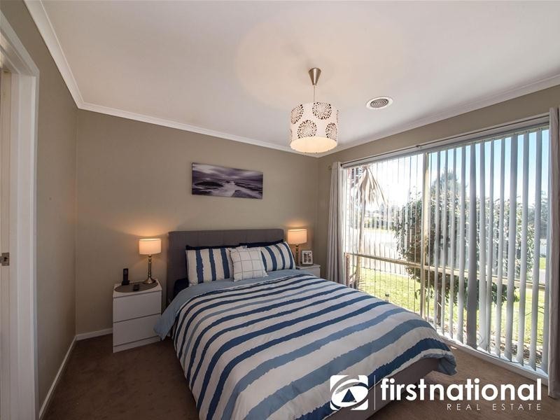 32 Manatoka Crescent, Hampton Park VIC 3976