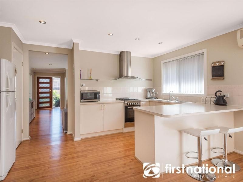 32 Manatoka Crescent, Hampton Park VIC 3976